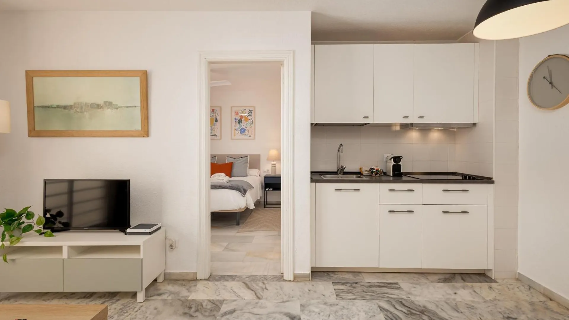 C18 Lovely Apartment In Malagueta Beach 말라가