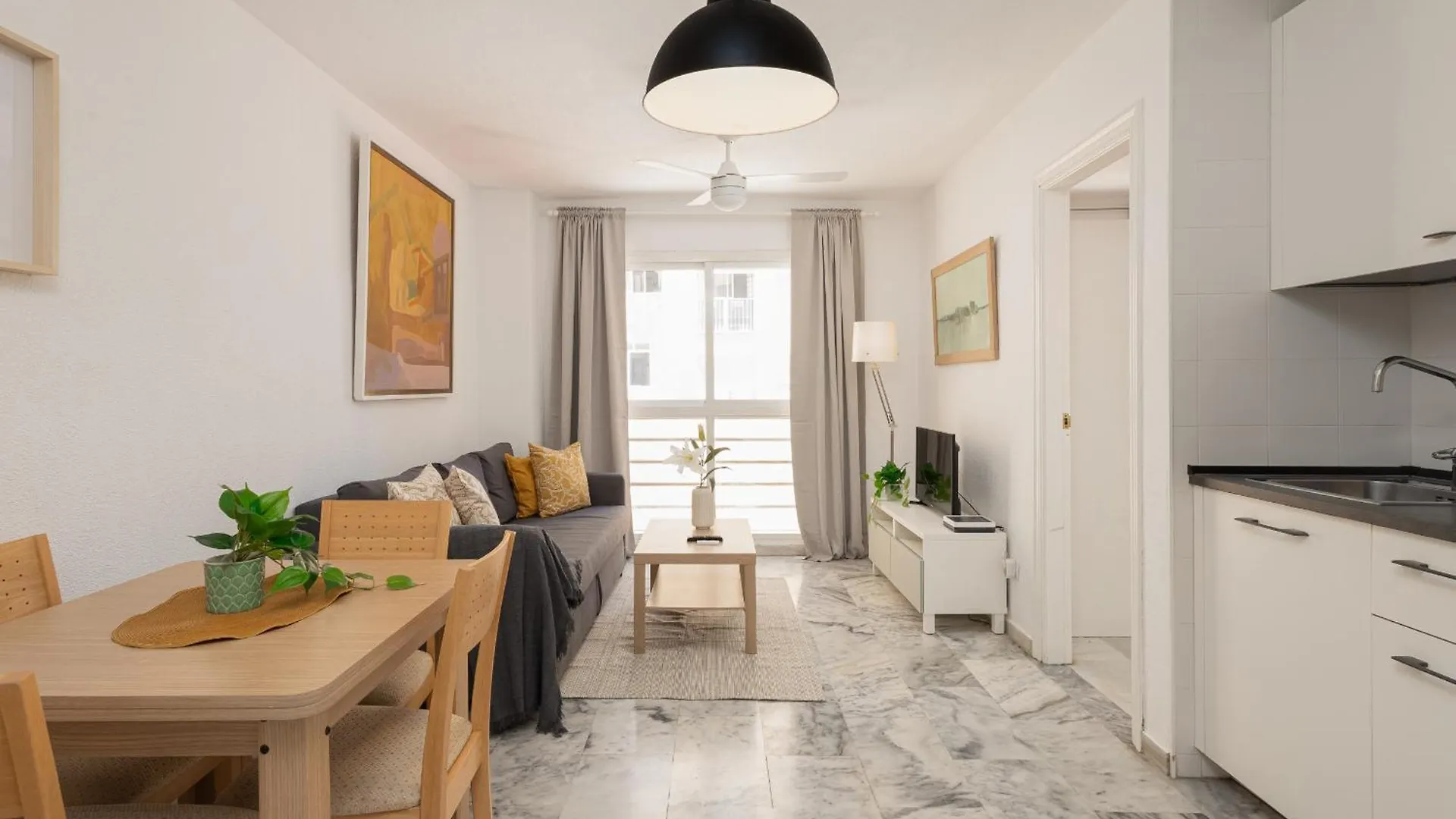 C18 Lovely Apartment In Malagueta Beach 말라가