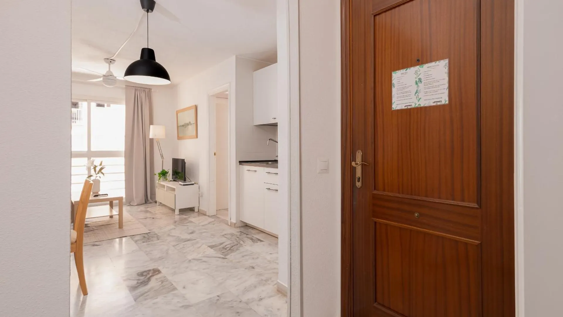 C18 Lovely Apartment In Malagueta Beach 말라가
