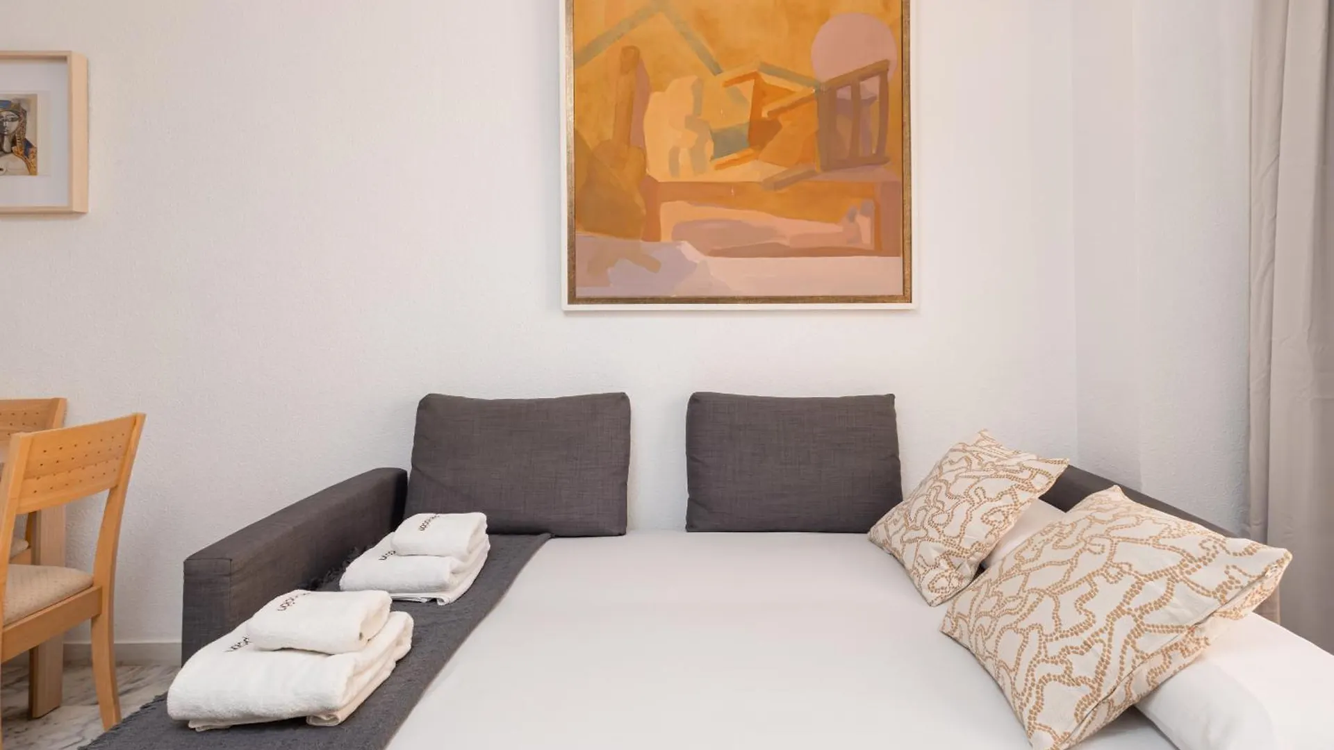 C18 Lovely Apartment In Malagueta Beach 말라가